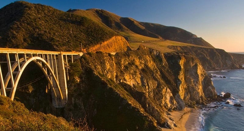 Serviço de aluguel de carro para uma viagem de Monterey à Los Angeles 