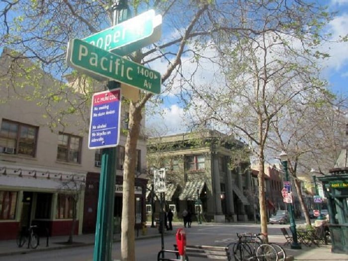 Ponto turístico Pacific Avenue em Santa Cruz