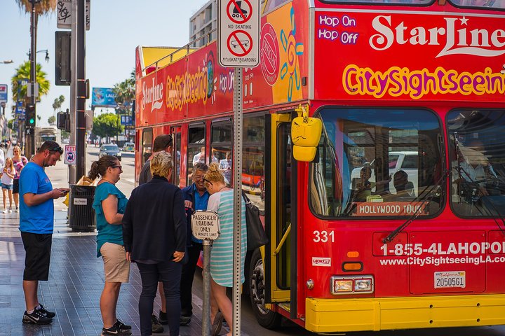 Turistas usando Hop On Hop off em Los Angeles
