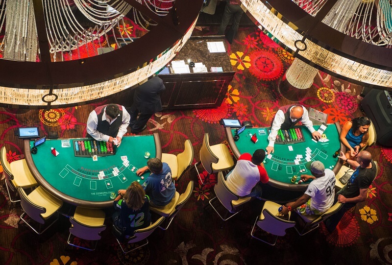 Cassinos em Las Vegas - Pessoas jogando