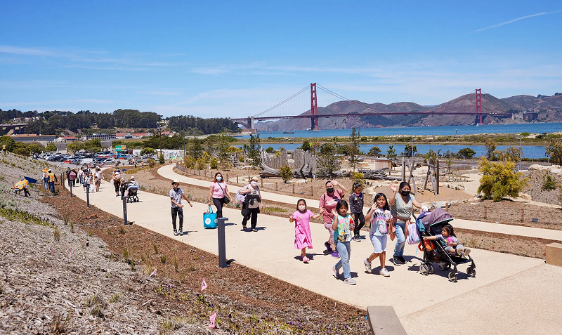 Turistas entrando em parque de San Francisco